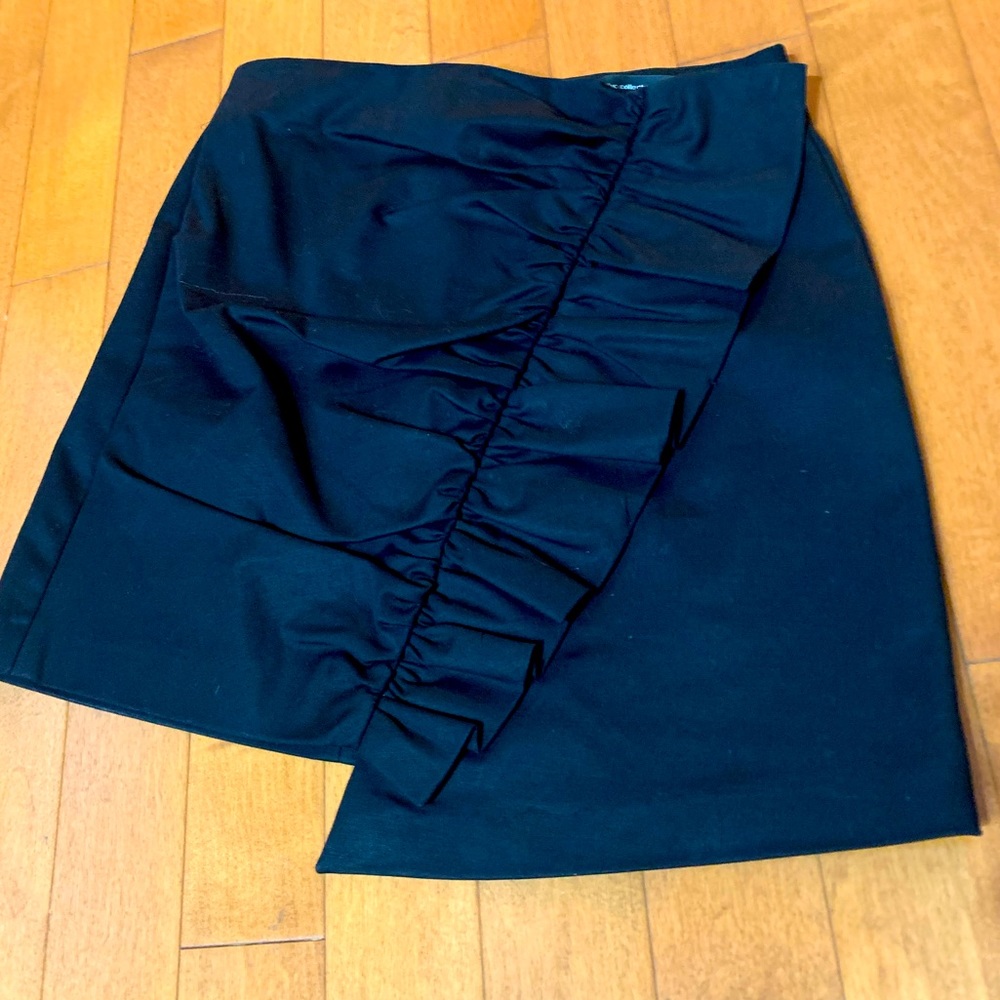 Super stylish mini in black color skirt from ZARA